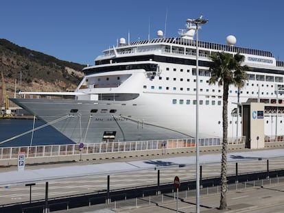 Un crucero de la compañía MSC en el puerto de Barcelona.