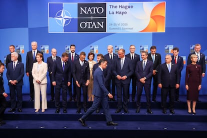 Sánchez se dirige a su posición en la foto de familia de la cumbre 