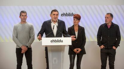 El líder de EH Bildu, Arnaldo Otegi, este martes en una rueda de prensa en San Sebastián.