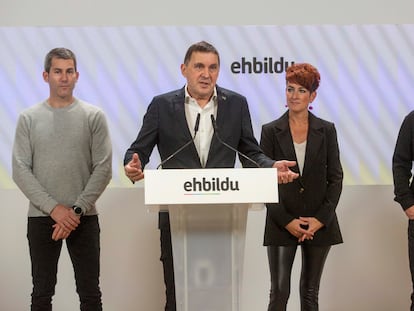 El líder de EH Bildu, Arnaldo Otegi, este martes en una rueda de prensa en San Sebastián.