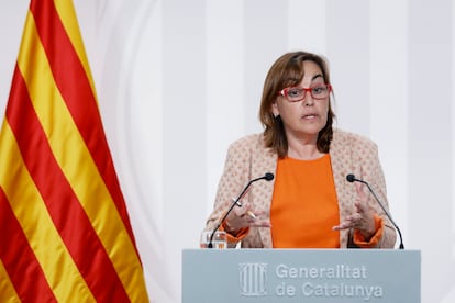 La portavoz del Govern y consellera de Territorio, Vivienda y Transición Ecológica, Sílvia Paneque, durante la rueda de prensa posterior a la primera reunión del gobierno catalán que preside Illa.