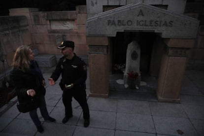 White paint on Pablo Iglesias' crypt.