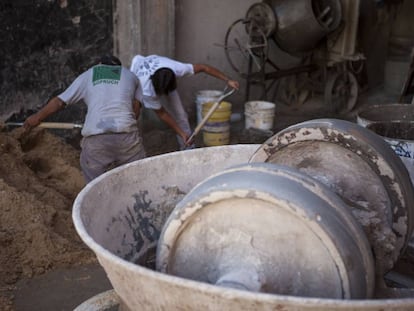 Los trabajadores de la construcción siguen esperando el regreso de la obra pública.