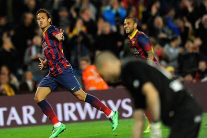 Neymar celebra su gol, sexto del equipo