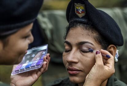 Manuela, a member of the Revolutionary Armed Forces of Colombia (FARC), makes up a mate at a camp in the Colombian mountains on February 18, 2016. Many of these women are willing to be reunited with the children they gave birth and then left under protection of relatives or farmers, whenever the peace agreement will put an end to the country's internal conflict.    AFP PHOTO / LUIS ACOSTA