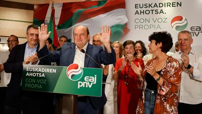 El presidente del PNV, Andoni Ortuzar, comparecía el domingo en Bilbao, tras conocer los resultados de las elecciones generales.