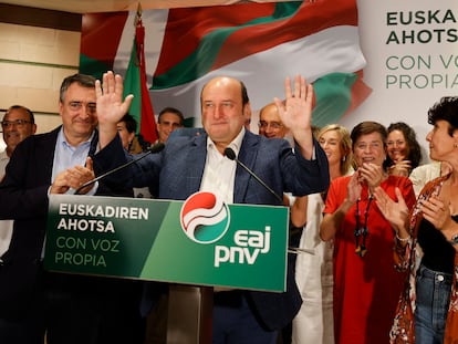 El presidente del PNV, Andoni Ortuzar, comparecía el domingo en Bilbao, tras conocer los resultados de las elecciones generales.