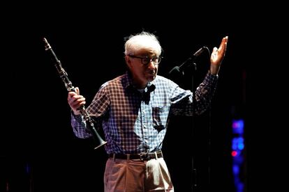  El director de cine y clarinetista Woody Allen, acompañado de The Eddy Davis New Orleans Jazz Band, durante el concierto inaugural de la cuarta edición del ciclo Noches del Botánico.