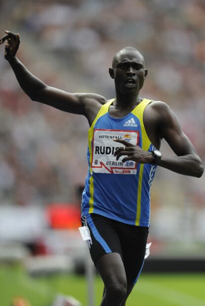 Rudischa festeja la marca lograda en Berlín instantes después de vencer en los 800m.