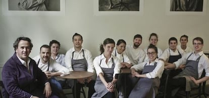 Equipo de empleados del restaurante madrile&ntilde;o La Vaquer&iacute;a. 