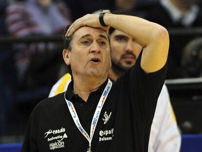 Rivera se lamenta durante el partido con Dinamarca.