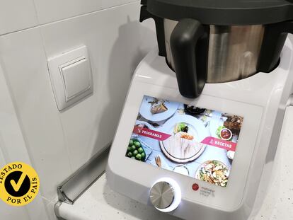 Artículo de EL PAÍS Escaparate que describe el robot de cocina de Lidl más novedoso del mercado y todas sus funciones.