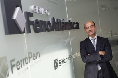 El presidente de FerroAtlántica, Pedro Larrea, posa en la sede de la compañía en Madrid.