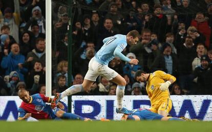 Dzeko celebra su gol al Crystal Palace.