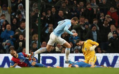 Dzeko celebra su gol al Crystal Palace.