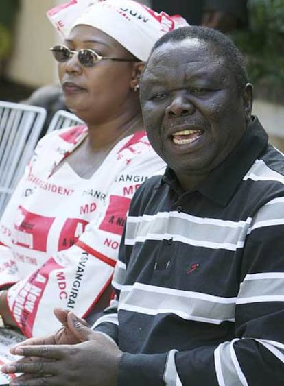 Morgan Tsvangirai, durante la rueda de prensa celebrada ayer en Harare.