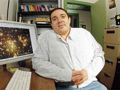 Narciso Benítez, en su despacho en el Instituto de Astrofísica de Andalucía.