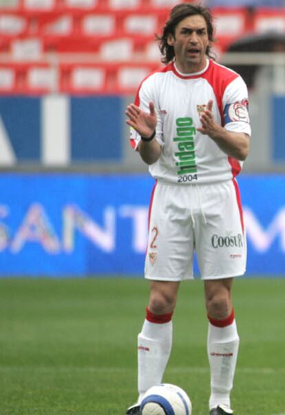 Javi Navarro, en un partido con el Sevilla.