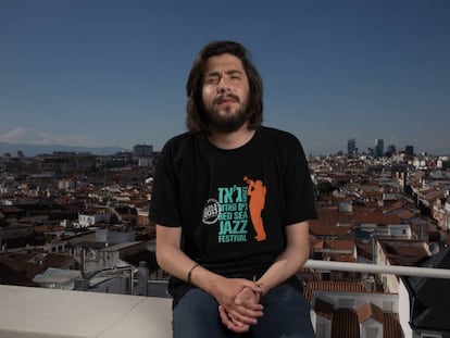 Salvador Sobral posa en la terraza de la Cadena SER, en Madrid.