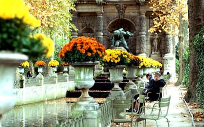 Sillas verdes en los Jardines de Luxemburgo, en París.
