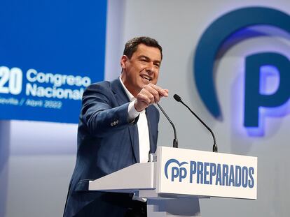 El presidente de la Junta de Andalucía, Juan Manuel Moreno, durante su intervención en el congreso del partido en Sevilla, este sábado.