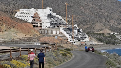 La obra sin terminar del complejo hotelero del Algarrobico, en Carboneras (Almería). 