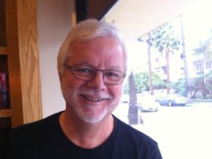 John Agnew, en una cafetería de Santa Mónica, durante la entrevista.