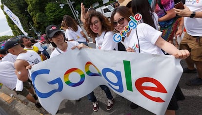 Defensores de la comunidad LGTBI marchan durante el desfile del Orgullo Gay de 2018 en Tokio (Japón) el pasado 6 de mayo.