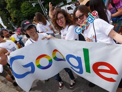 Defensores de la comunidad LGTBI marchan durante el desfile del Orgullo Gay de 2018 en Tokio (Japón) el pasado 6 de mayo.