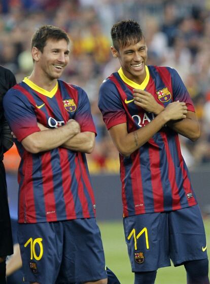 Messi y Neymar, durante la presentación del equipo.