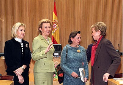 María Jesús Sainz, Luisa Fernanda Rudi, Amelia Valcárcel y Teresa Fernández de la Vega, en el Congreso.