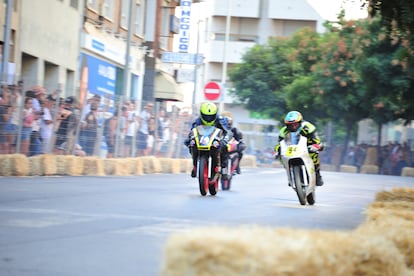 Participants en la cursa de motos de la fira de Xàtiva.