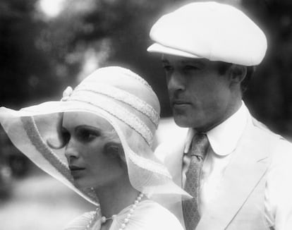 Robert Redford junto a Mia Farrow durante el rodaje de 'El gran Gatsby' (1974).