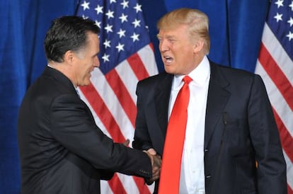 Trump, con Mitt Romney, en una imagen de archivo de febrero. 