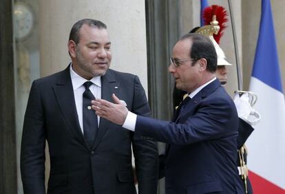 El presidente Hollande recibe al rey Mohamed VI en el Elíseo.