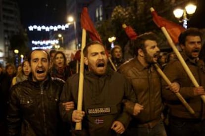 Protestas contra la UE y la OTAN, este martes en el centro de Atenas.