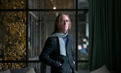 Jesús Arbués, director de teatro, fotografiado en la Plaza de Santa Ana, en Madrid.