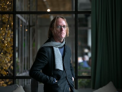 Jesús Arbués, director de teatro, fotografiado en la Plaza de Santa Ana, en Madrid.