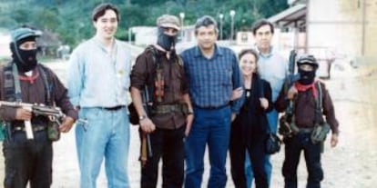 López Obrador en 1994 cuando era candidato a gobernador de Tabasco junto al subcomandante Marcos y Cuauhtémoc Cárdenas