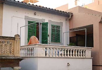 Vista de la fachada de la vivienda de S&#39;Arenal de Llucmajor (Mallorca), donde se produjo el tiroteo.