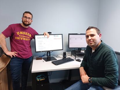 Desde la izquierda, los investigadores de la Universidad de Cardiff Luis Espinosa Anke y José Camacho Collados.