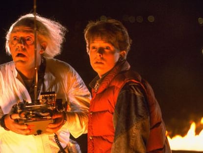 El doctor Emmett Brown (Christopher Lloyd) y Marty McFly (Michael J. Fox), en &#039;Regreso al futuro&#039;.