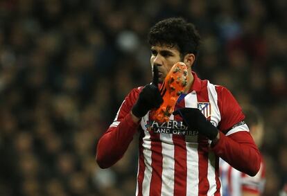 Diego Costa silencia a la grada tras una acción en la que perdió la bota izquierda.