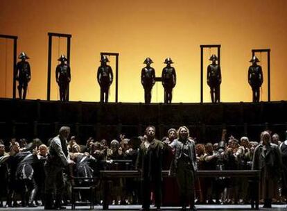 Una escena de la ópera <i>Fidelio,</i> representada en el Teatro Real.