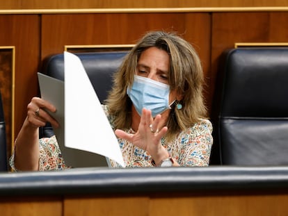 Teresa Ribera, vicepresidenta cuarta y ministra de Transición Ecológica y Reto Demográfico, en el pleno del Congreso de este martes.