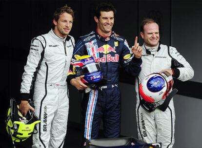 De izquierda a derecha: Jenso Button, Mark Webber y Rubens Barrichello tras la sesión calificatoria.