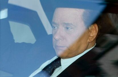 Silvio Berlusconi a su llegada a los tribunales de Milán esta mañana para su comparecencia en el caso <i>Mediaset</i>.