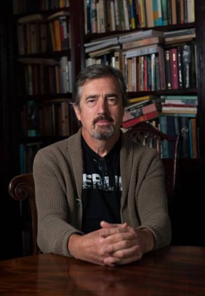 Sebastian Barry en el despacho de su casa en County Wicklow.