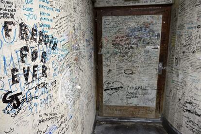 Imagen de la entrada de los estudios Mountain donde el grupo de rock Queen grabó siete álbums entre 1978 y 1995 y que forma parte de una exposición sobre la banda llamada 'La experiencia del estudio de Montreux' en dicha localidad helvética.