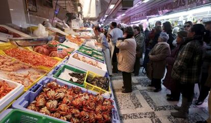 Una pescadería en el madrileño mercado de Chamberí.